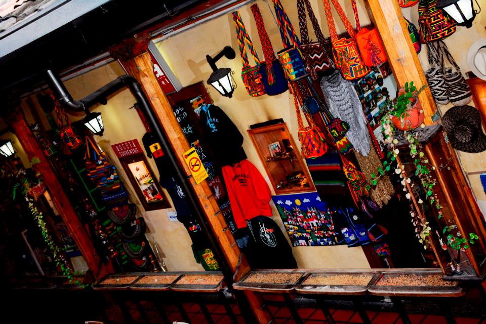 Decoraciones artesanales en el segundo piso de La Casona del Museo | Artisan decorations on the second floor of La Casona del Museo
